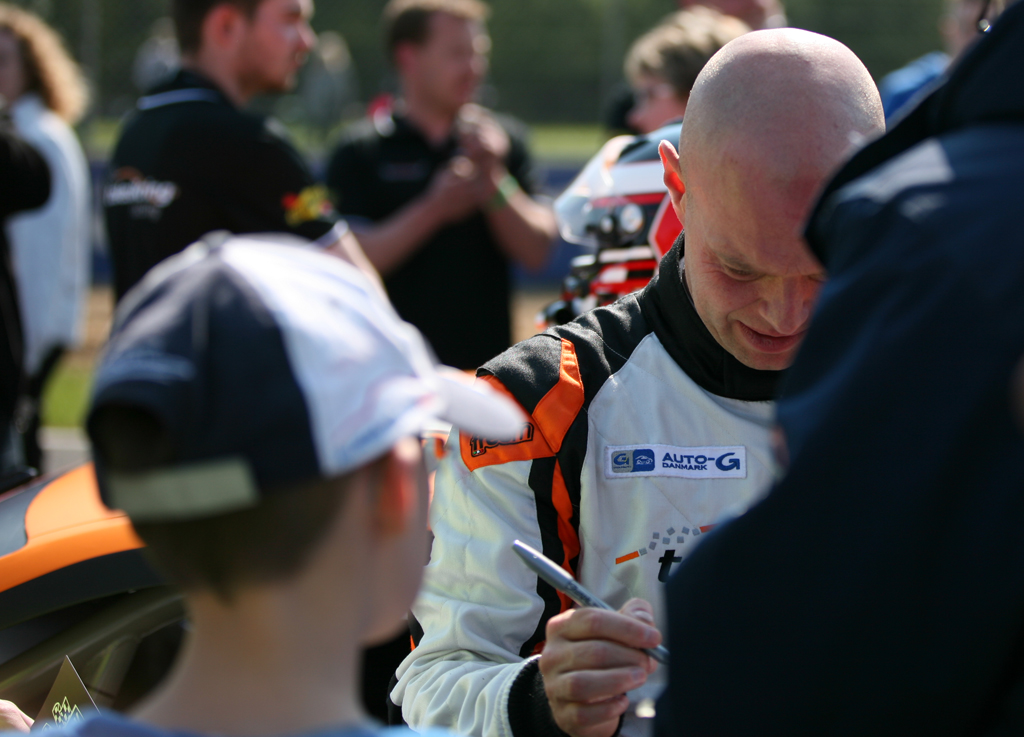 Gridshowet giver mulighed for en kort snak med din favoritkører og ikke mindst en autograf.
(Foto: Motorsporten.dk)